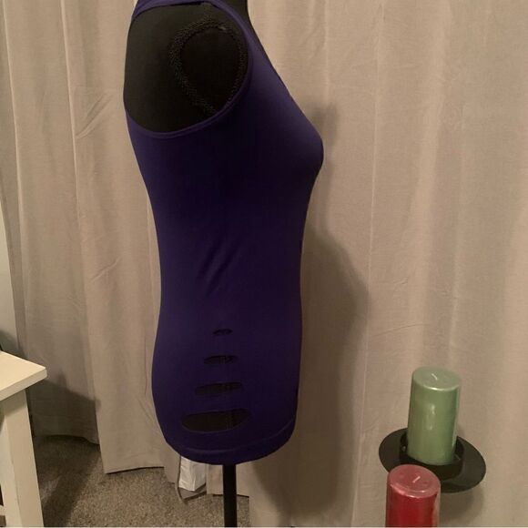 NWT Ladies Tank - Picture 3 of 9